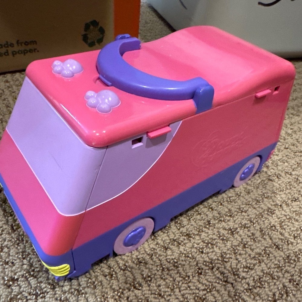 Pound Puppies Circus Van Fold Out Vintage 1995